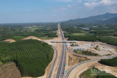 Cao tốc bắc-nam, đoạn qua Vũng Áng-Bùng.