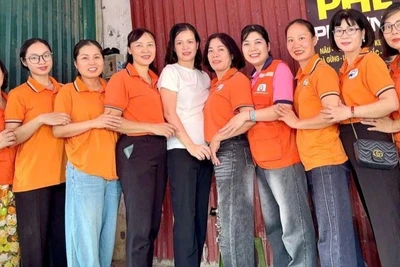 Các thành viên của nhóm Bếp ăn không đồng Bình Minh.