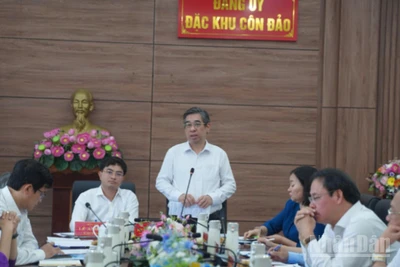 Phó Bí thư Thành ủy, Chủ tịch Ủy ban Mặt trận Tổ quốc Việt Nam Thành phố Hồ Chí Minh Nguyễn Phước Lộc phát biểu tại buổi làm việc. (Ảnh: A.H)