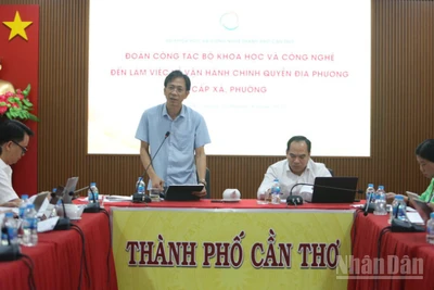 Ông Hồ Hồng Hải, Phó Vụ trưởng Vụ Pháp chế, trưởng đoàn công tác Bộ Khoa học và Công nghệ phát biểu tại buổi làm việc tại thành phố Cần Thơ.