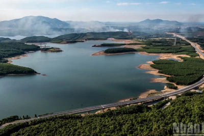 Cao tốc Vũng Áng-Bùng. (Ảnh: Báo Nhân Dân)