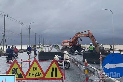 Khu Quản lý đường bộ IV nỗ lực khắc phục hư hại trên tuyến cao tốc bắc-nam đi qua địa phận tỉnh Khánh Hòa.