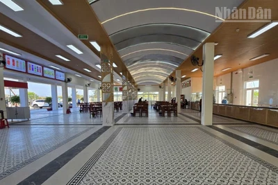 Sảnh chờ tại trạm dừng nghỉ Km205+092.