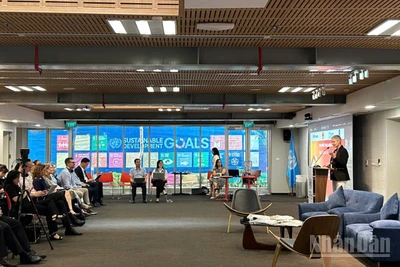 Bà Hilde Solbakken-Đại sứ Na Uy tại Việt Nam công bố Báo cáo Nghiên cứu phạm vi Hệ thống Đặt cọc Hoàn trả phù hợp cho Việt Nam.