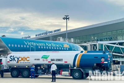 Vietnam Airlines sử dụng nhiên liệu hàng không bền vững (SAF), dẫn đầu xu hướng hàng không xanh.