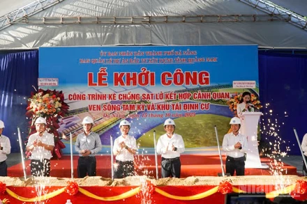 Đà Nẵng Các Đại Biểu Thực Hiện Nghi Thức Động Thổ Khởi Công.