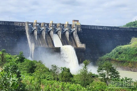 Thuỷ điện Sông Tranh 2 tổ chức vận hành bảo đảm mực nước để tiến hành cắt, giảm lũ cho hạ du.