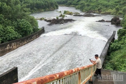 Hồ thủy lợi Phú Ninh bắt đầu vận hành điều tiết từ 15 giờ ngày 27/10/2025.