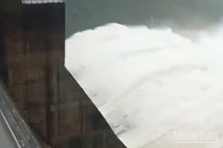 Thủy điện Sông Tranh 2 xả lũ vào trưa 26/10.