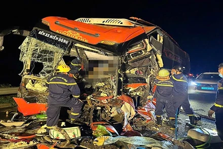 Hiện trường vụ tại nạn giao thông rất nghiêm trọng xảy ra trên cao tốc Đà Nẵng-Quảng Ngãi.