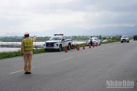 Lực lượng Cảnh sát giao thông Công an thành phố Đà Nẵng siết chặt xử lý vi phạm tốc độ và nồng độ cồn dịp Tết.