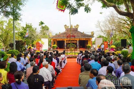 Lễ hội Đình làng Hương Trà năm 2026 thu hút đông đảo nhân dân tham gia.