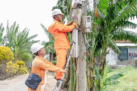 Tổng công ty Điện lực miền trung đã khôi phục cấp điện cho hơn 1,13 triệu khách hàng miền trung-Tây Nguyên sau ngập lụt.