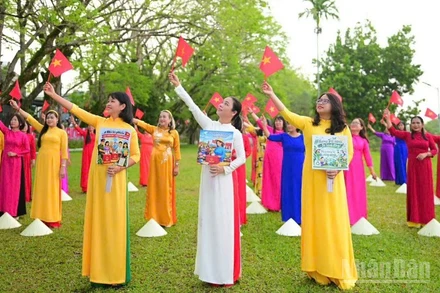 Hội Liên hiệp phụ nữ phường Hương Trà, thành phố Đà Nẵng tổ chức Chương trình đồng diễn dân vũ chào mừng 116 năm Ngày Quốc tế Phụ nữ.