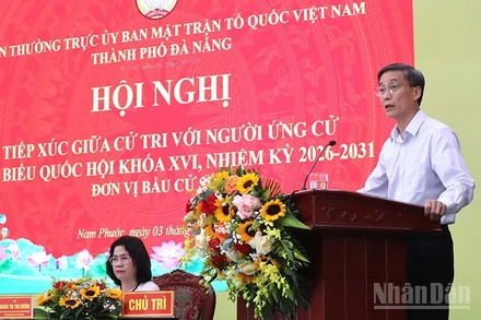 Ông Nguyễn Khánh Ngọc, Chủ tịch Trung ương Hội Luật gia Việt Nam trình bày chương trình hành động tại hội nghị.