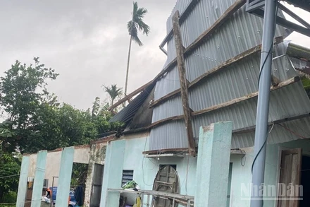 Một nhà dân ở phường Hương Trà, thành phố Đà Nẵng bị tốc mái hoàn toàn.