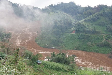 Hiện trường trận sạt lở kinh hoàng ở thôn Pứt, xã Hùng Sơn, thành phố Đà Nẵng.