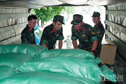 6 tấn gạo hỗ trợ người dân trên địa bàn Ban Chỉ huy phòng thủ khu vực 2-Thạnh Mỹ và Ban Chỉ huy phòng thủ khu vực 3-Trà My.