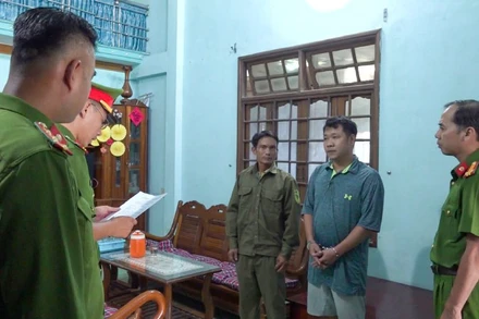 Cơ quan công an tạm giữ Nguyễn Công Thịnh, người dùng búa đập phá cửa các trụ ATM.