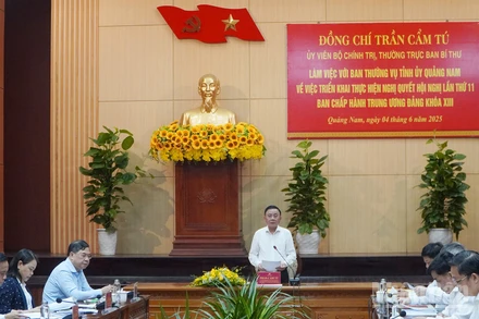 Đồng chí Trần Cẩm Tú, Ủy viên Bộ Chính trị, Thường trực Ban Bí thư, phát biểu tại buổi làm việc.