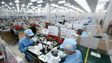 Sau gần 40 năm đổi mới, Việt Nam đã trở thành một trong những quốc gia thu hút đầu tư trực tiếp nước ngoài (FDI) thành công nhất trong khu vực. (Ảnh: Báo Nhân Dân)