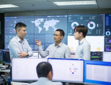 Các kỹ sư của VNPT giám sát, bảo đảm an toàn thông tin cho các tổ chức, doanh nghiệp.