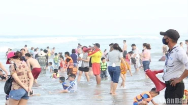 Đà Nẵng nhân rộng mô hình “Phối hợp tuần tra đảm bảo an ninh trật tự du lịch biển” nhằm góp phần đảm bảo an toàn, an ninh trật tự, mang lại bình yên cho người dân, du khách. (Ảnh: ANH ĐÀO)
