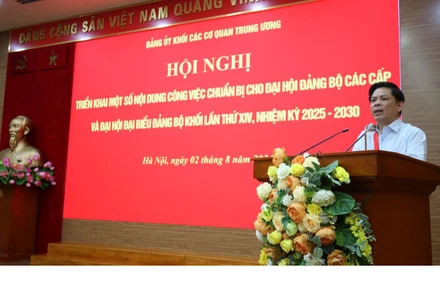 Đồng chí Nguyễn Văn Thể, Ủy viên Trung ương Đảng, Bí thư Đảng ủy Khối phát biểu tại Hội nghị.