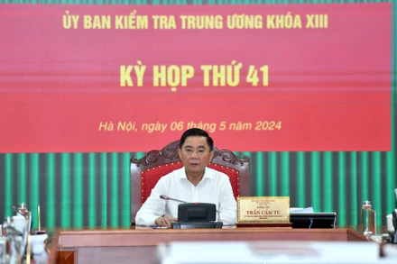 Đồng chí Trần Cẩm Tú, Ủy viên Bộ Chính trị, Bí thư Trung ương Đảng, Chủ nhiệm Ủy ban Kiểm tra Trung ương chủ trì Kỳ họp thứ 41 của Ủy ban. (Ảnh: ĐĂNG KHOA)