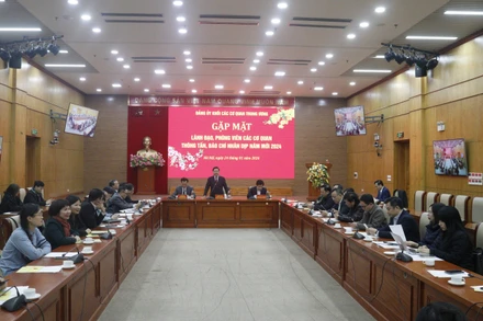 Các đại biểu dự buổi gặp mặt.