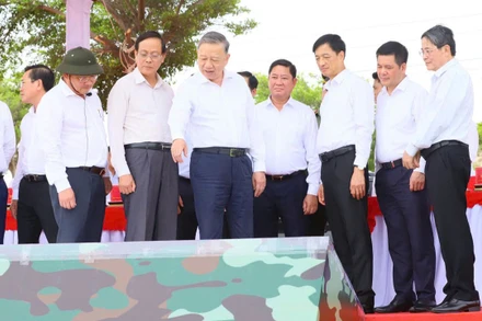 Tổng Bí thư Tô Lâm nghe báo cáo về quy hoạch Nhà máy điện hạt nhân Ninh Thuận. (Ảnh: VĂN NỶ)