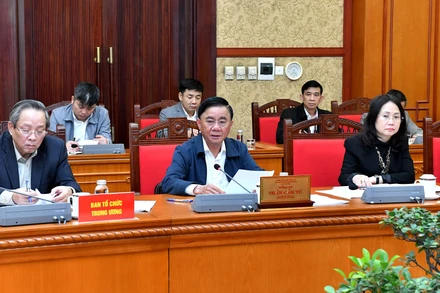 Đồng chí Trần Cẩm Tú, Ủy viên Bộ Chính trị, Thường trực Ban Bí thư chủ trì giao ban với các ban đảng, các văn phòng, các đảng ủy và một số cơ quan ở Trung ương. ( Ảnh: Đăng Khoa)