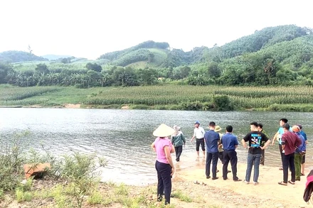 Đoạn sông Gianh, nơi xảy ra vụ đuối nước thương tâm chiều nay. (Ảnh: VĂN TRẦN)