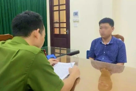 Công an thành phố Đồng Hới lấy lời khai của Lê Toàn 