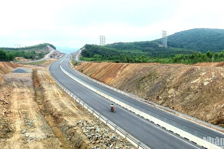 Một đoạn cao tốc bắc-nam phía đông qua tỉnh Quảng Bình đã cơ bản hoàn thành.