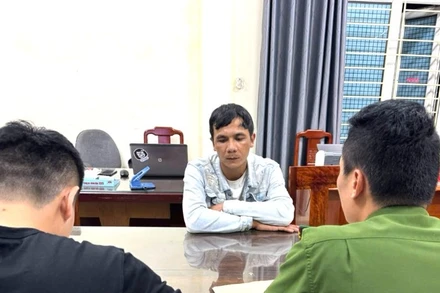 Đối tượng Hoàng Văn Nghệ tại cơ quan Công an. (Ảnh: Công an Quảng Bình)