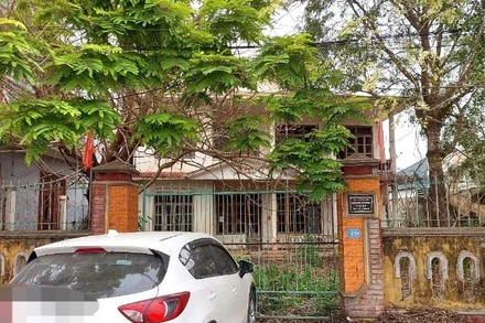 Một trụ sở cơ quan bỏ hoang đã lâu tại trung tâm phường Ba Đồn, thị xã Ba Đồn, tỉnh Quảng Bình.