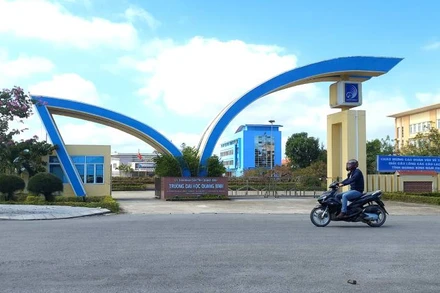 Trường đại học Quảng Bình, nơi có 136 giảng viên, nhân viên đang bị nợ tới 8 tháng lương.