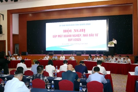 Quang cảnh hội nghị gặp mặt doanh nghiệp, nhà đầu tư của tỉnh Quảng Bình