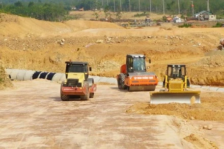 Thi công công trình đường bộ cao tốc bắc-nam phía đông đoạn qua tỉnh Quảng Bình.