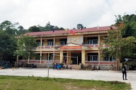 Nhiều trường học ở Quảng Bình gặp khó trong xây dựng trường đạt chuẩn do thiếu kinh phí xây dựng cơ sở vật chất.