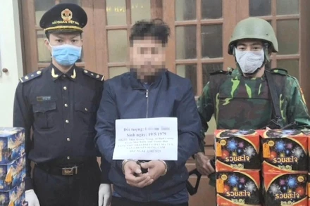 Đối tượng vận chuyển gần 100 kg pháo nổ trái phép và ma túy qua biên giới bị bắt giữ