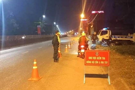 Chốt kiểm tra nồng độ cồn và ma túy của Công an tỉnh Quảng Bình.