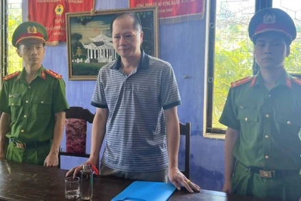 Công an tỉnh Quảng Bình tống đạt quyết định khởi tố bị can đối với Nguyễn Thanh Long.