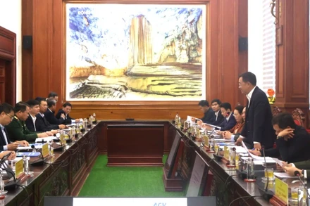 Bí thư Tỉnh ủy Quảng Bình phát biểu tại buổi làm việc.