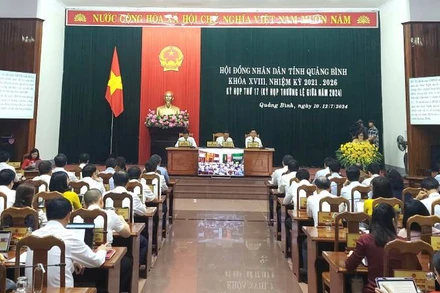 Quang cảnh kỳ họp thứ 17 của Hội đồng nhân dân tỉnh Quảng Bình.