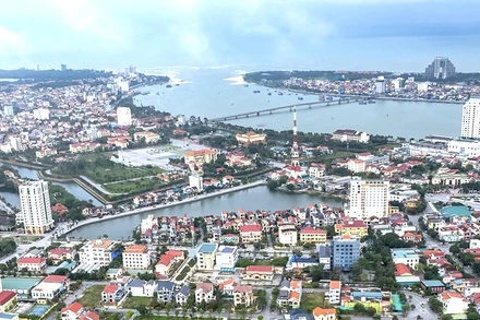 Thành phố Đồng Hới được sắp xếp thành 3 phường, trong đó có 1 phường mang tên thành phố.