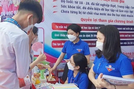 Các đơn vị tại Quảng Bình tư vấn cho học sinh lớp 12 về hướng nghiệp, chọn nghề. (Ảnh minh họa) 