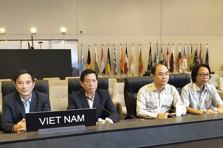 Các đại biểu tỉnh Quảng Bình trong thành phần của đoàn Việt Nam tham dự kỳ họp.