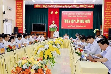 Quang cảnh phiên họp lần thứ nhất Ban Chỉ đạo hợp nhất, sáp nhập đơn vị hành chính tỉnh Quảng Bình và tỉnh Quảng Trị.